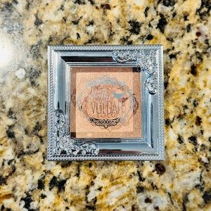 Pretty Vulgar Shimmering Swan Highlighter!